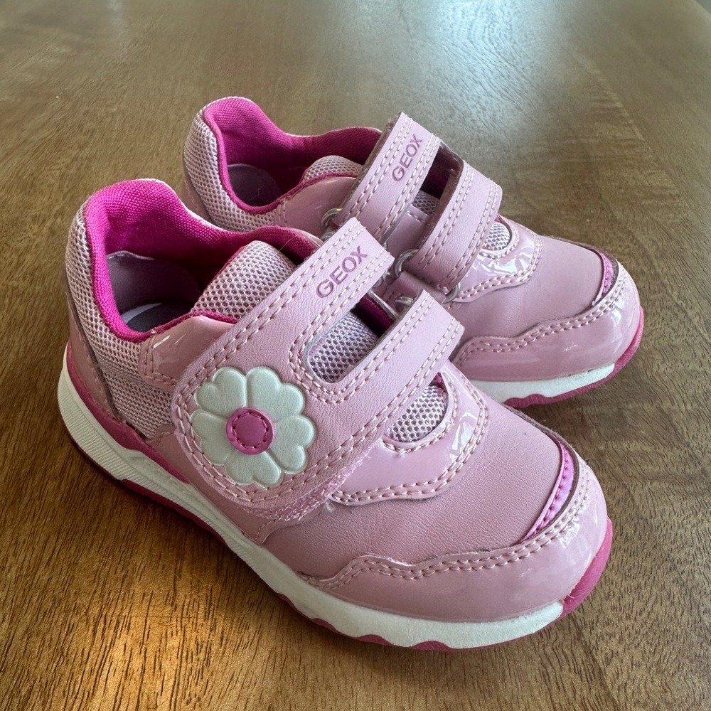 Geox size 22eu/6.5us toddler shoes